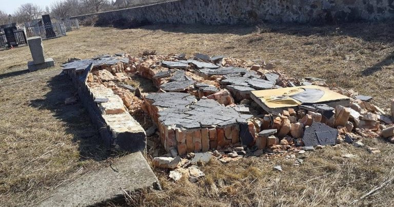 Holocaust memorial destroyed overnight in Odessa, police attribute it to “old age” Holocaust memorial destroyed overnight in Odessa, police attribute it to “old age”