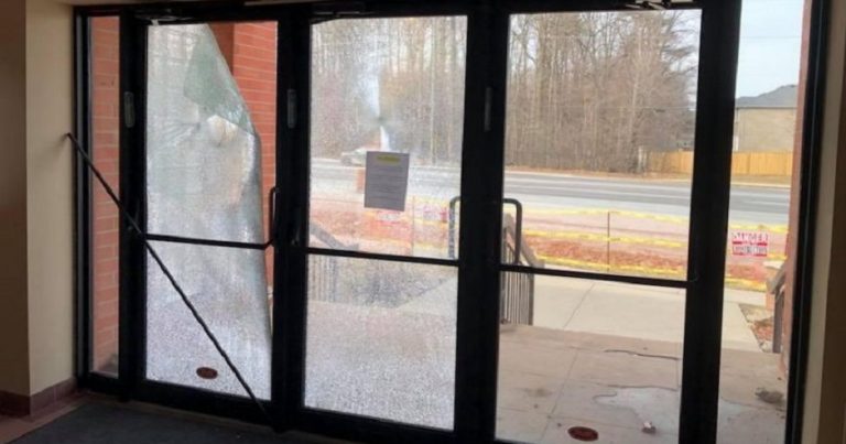 Police investigate after vandal attacks Canadian Synagogue Police investigate after vandal attacks Canadian Synagogue